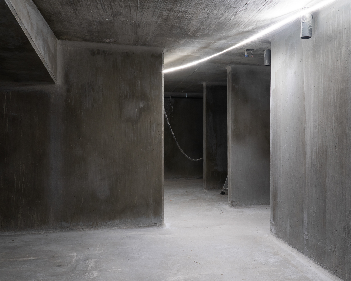Les gestes, les machines, les murs